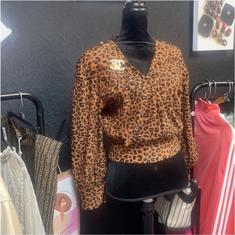 Kendall & Kylie 🤎🤎Leopard Print V-Neck Women's Top